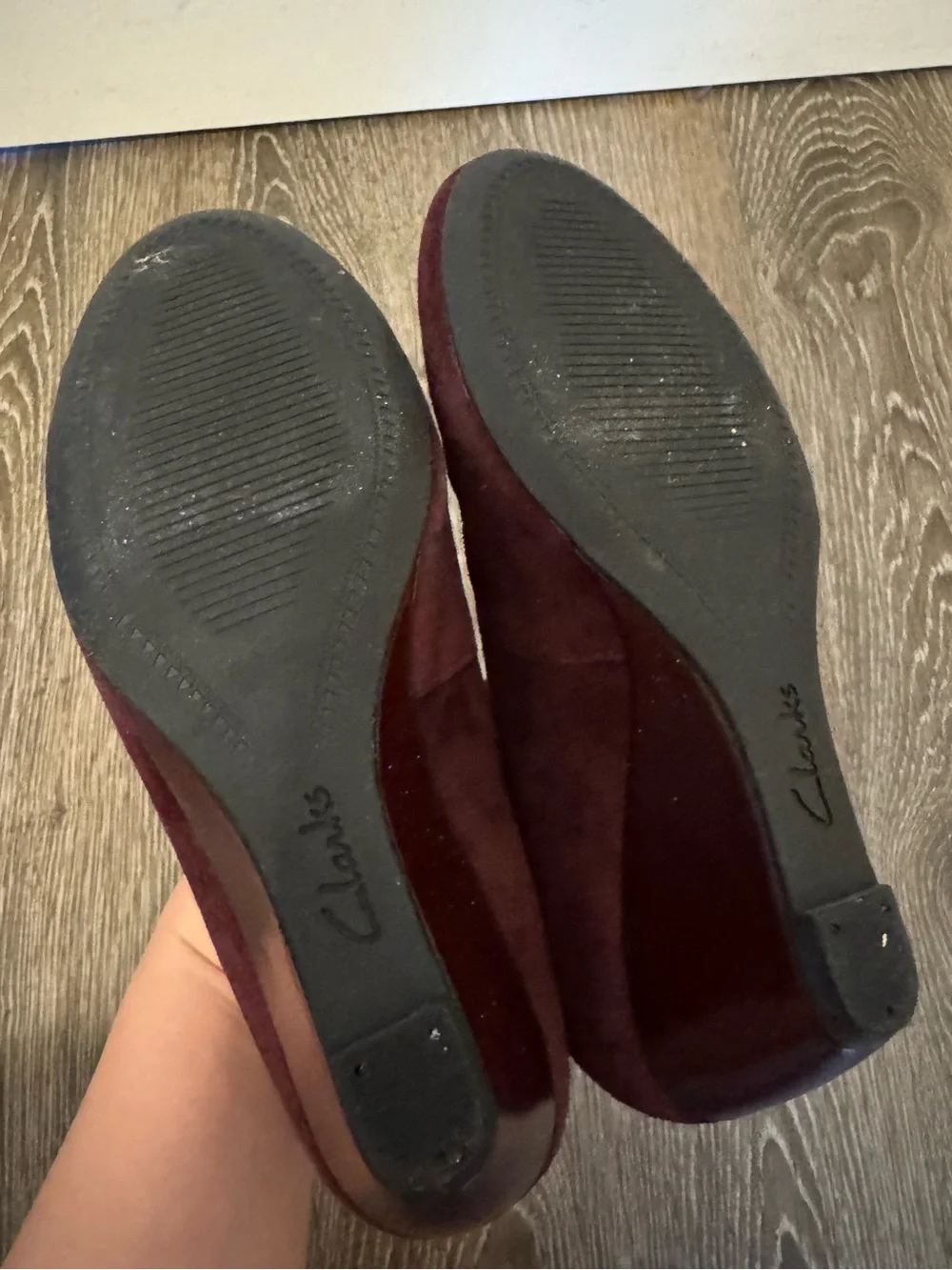 NWOT Clarks Artisan Bassett Mist Suede Wedges in Burgundy